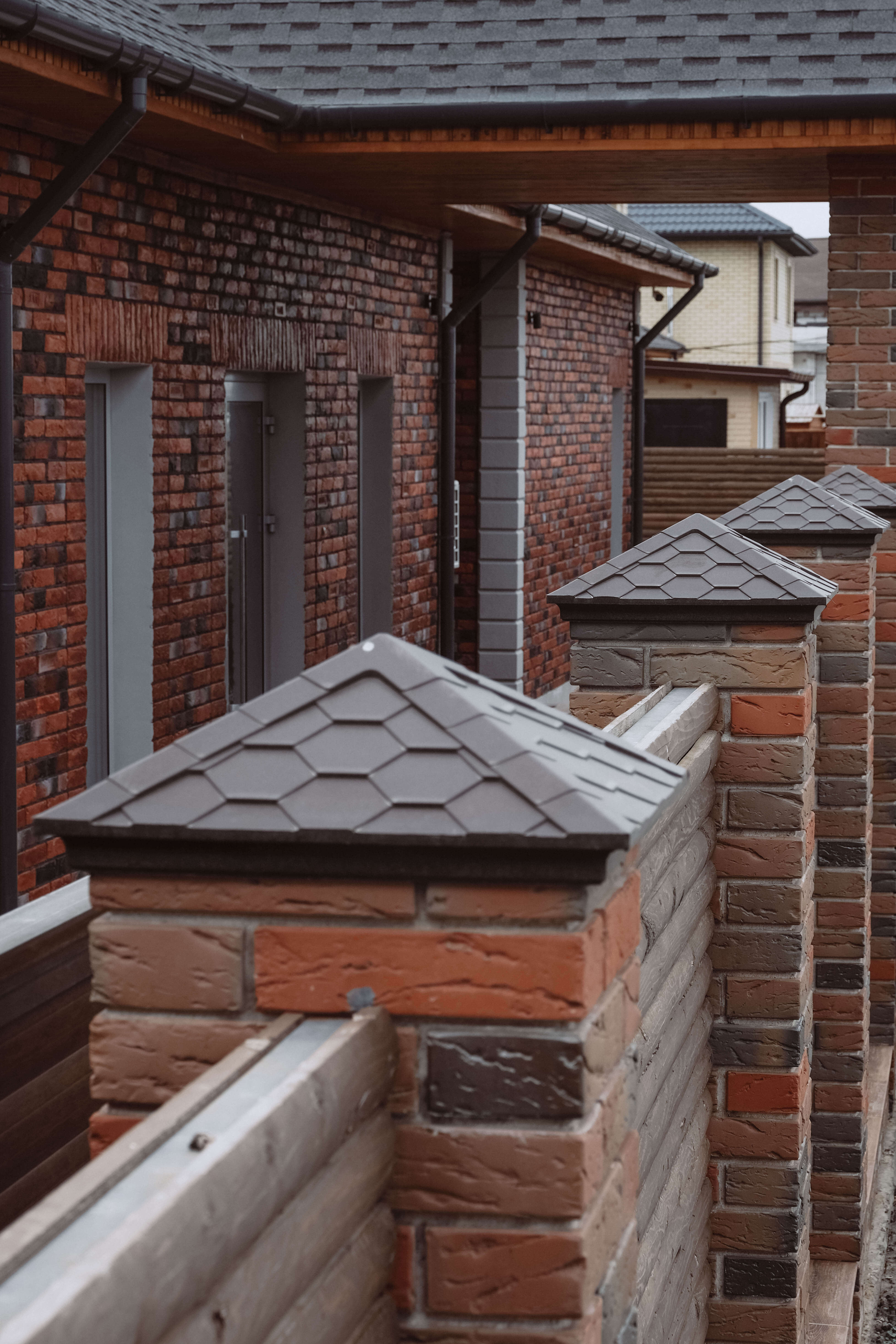 Колпак Zking Эверест Коричневый на столб 1.5х1.5 кирпича (390х390мм) в Барабинске фото